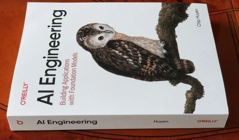 کتاب AI Engineering اثر چیپ هوین کتاب مهندسی هوش مصنوعی زبان انگلیسی بدون ترجمه