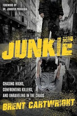دانلود کتاب Undercover Junkie، دانلود کتاب زبان اصلی اعتیاد مخفی، دانلود کیندل Undercover Junkie، کتاب Undercover Junkie، کتاب اعتیاد مخفی، کتاب های Brent Cartwright، 